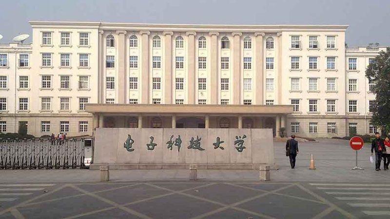首先，对电子元件进行盘点，确保库存数据的准确性。盘点时，需注意以下几点：