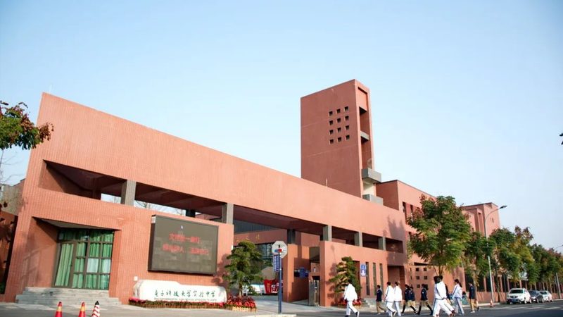 电解电容在电子电路中的应用与选择要点**
